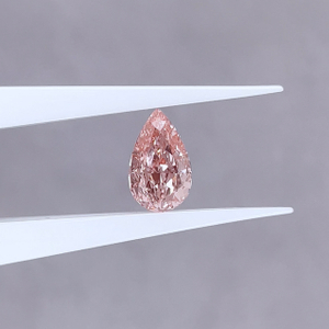 Vivid Pink Pear Cut VVS Lab Grown Diamond na may IGI