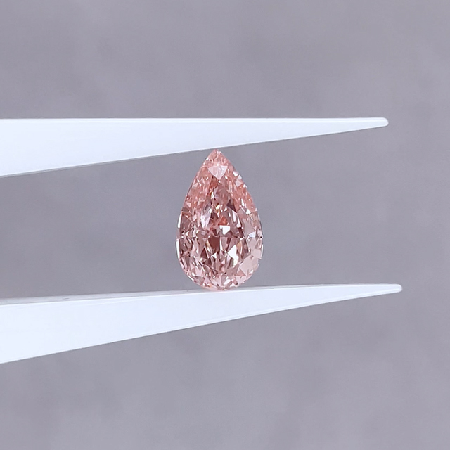 Vivid Pink Pear Cut VVS Lab Grown Diamond na may IGI