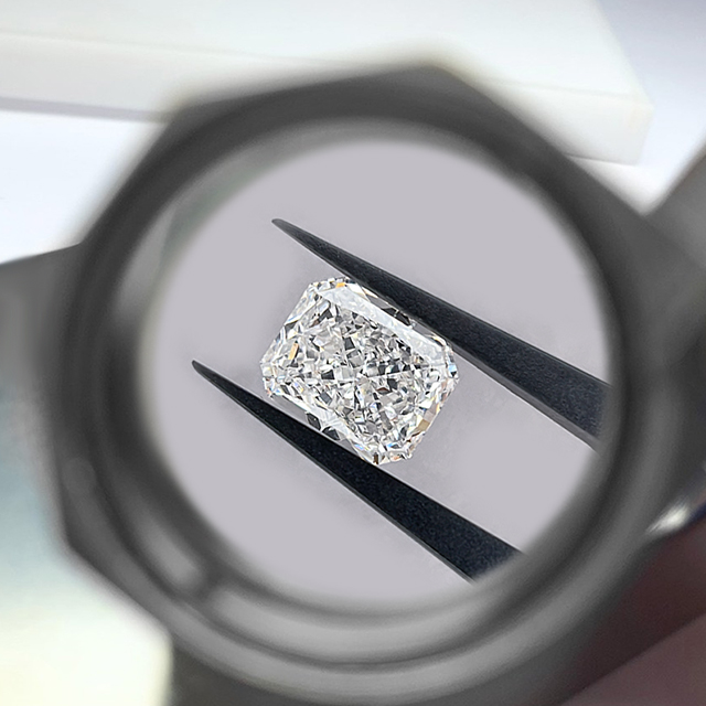 IGI Certificate Radiant Cut D VS HPHT CVD Lab Grown Diamond